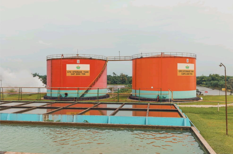 Caption : Salah satu tangki CPO PTPN IV Regional III yang telah terpasang sistem deteksi melalui sensor berbasis IoT untuk memantau volume dan kualitas produksi